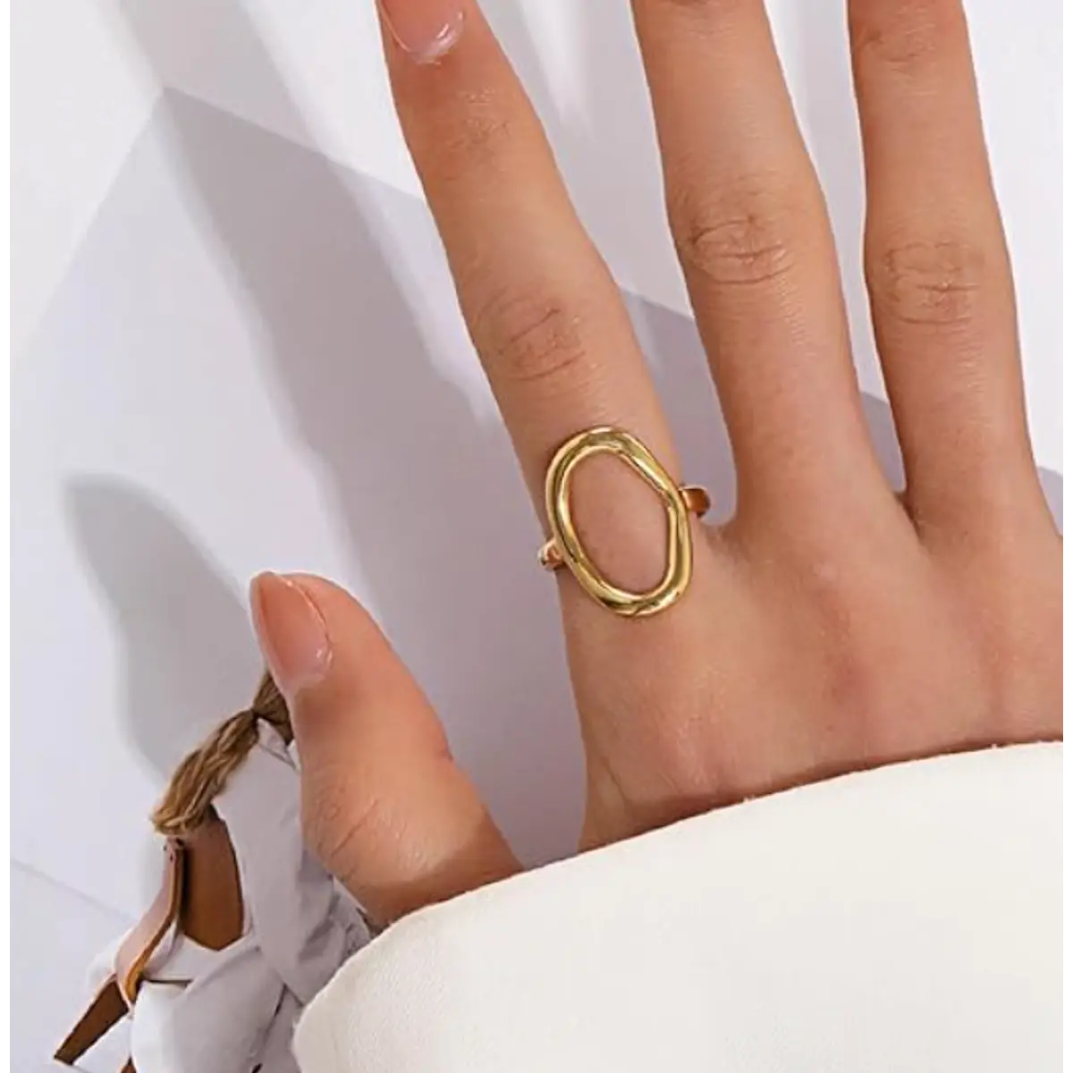 Letter "O" finger ring