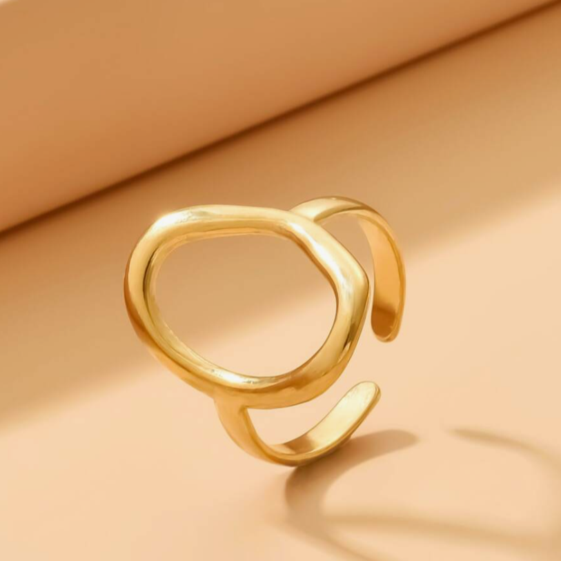 Letter "O" finger ring